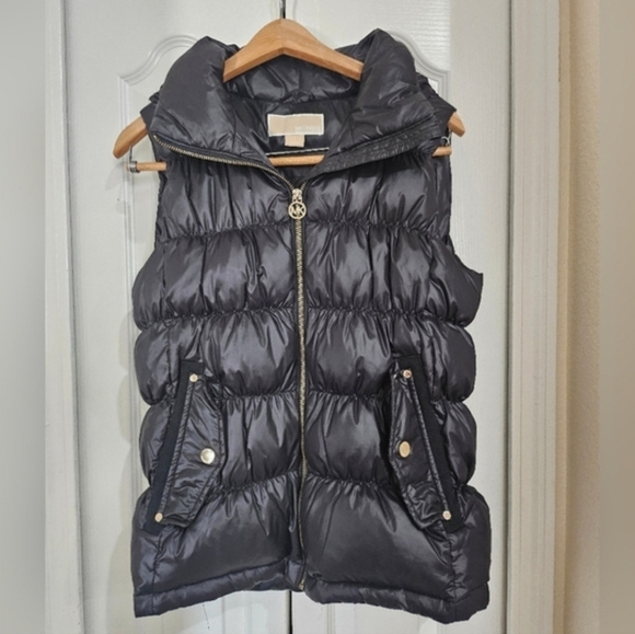 Michael Kors Shiny Women's Black Puffer Winter outoor Vest Gold Zipper Size S. - Picture 3 of 10